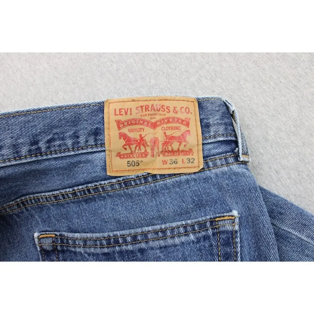 Levi's Jeans Mens 36x32 Blue 505 Straight Leg Medium Wash Classic Denim